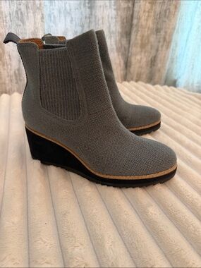 Sofft Wedge Chelsea Ankle Boots in Gray - Women's Knit Slip-On NWT